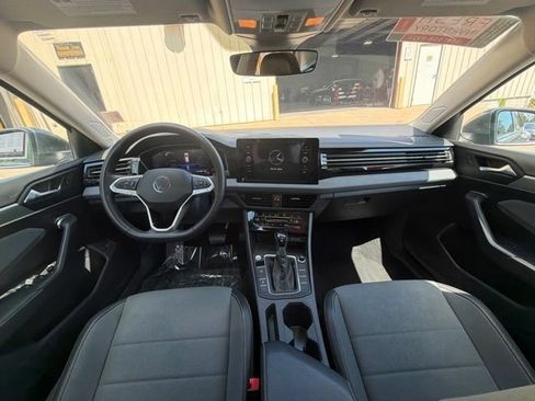 Used 2025 Volkswagen Jetta SE FWD image 15