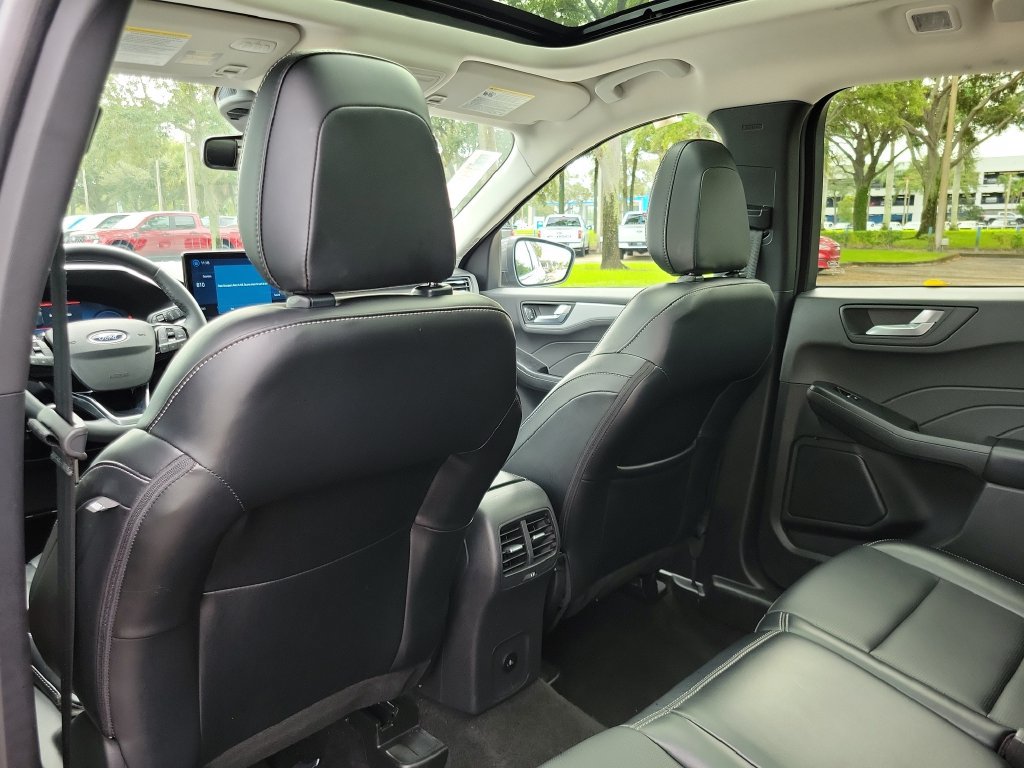 Certified 2025 Ford Escape Platinum AWD/4WD image 9