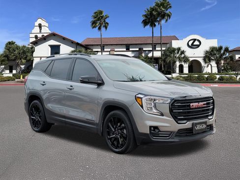 Used 2024 GMC Terrain SLT w/ Elevation Edition FWD image 1