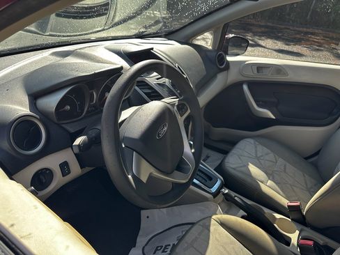 Used 2011 Ford Fiesta SE w/ 202A Rapid Spec Order Code image 7
