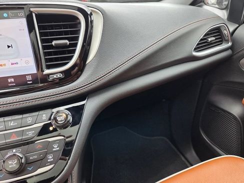Certified 2024 Chrysler Pacifica Pinnacle FWD image 27
