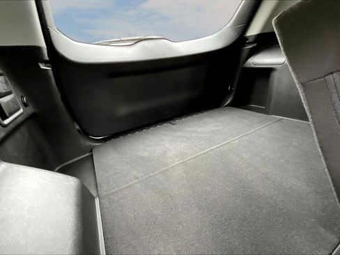 Used 2024 GMC Terrain SLE w/ Driver Convenience Package AWD/4WD image 17