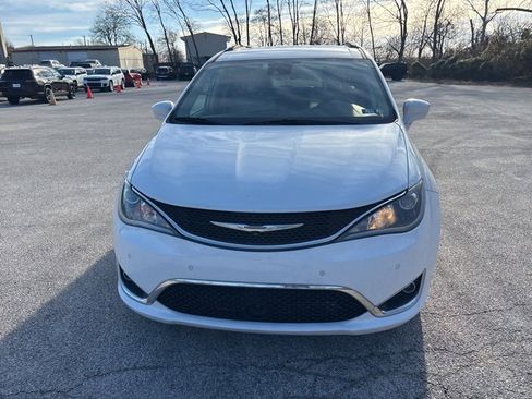 Certified 2017 Chrysler Pacifica Touring-L Plus w/ Advanced Safetytec Group image 8