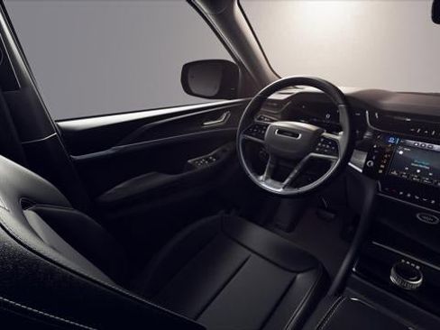 New 2026 Jeep Grand Cherokee Altitude AWD/4WD image 8