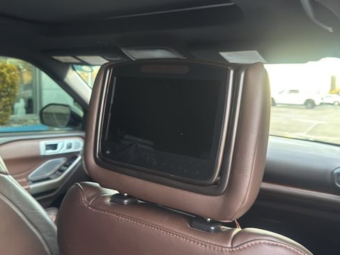 Used 2022 Ford Explorer King Ranch w/ Premium Technology Package image 23