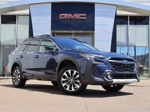 Used 2025 Subaru Outback Limited AWD/4WD image 1