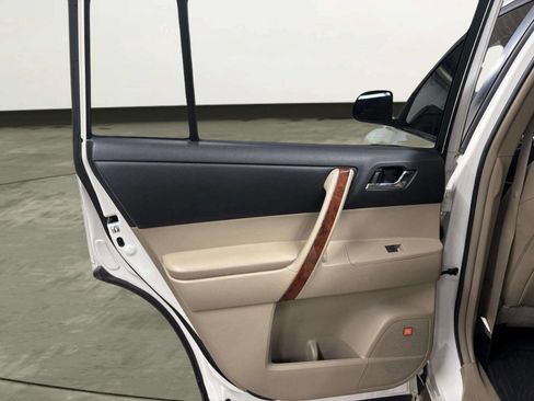 Used 2013 Toyota Highlander Limited AWD/4WD image 15