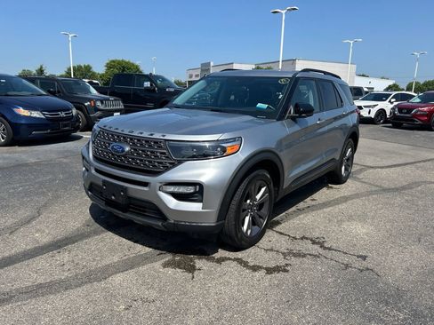 Used 2024 Ford Explorer XLT w/ XLT Sport Appearance Package AWD/4WD image 7