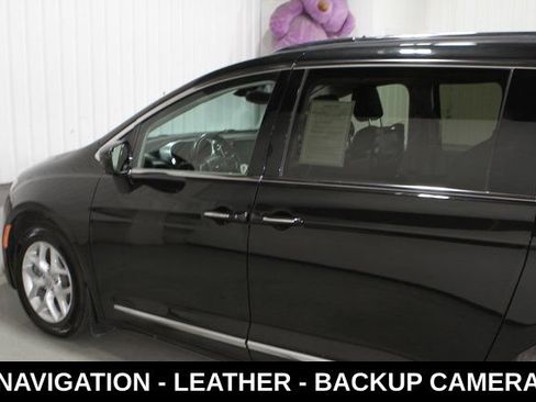Used 2020 Chrysler Pacifica Touring-L Plus w/ Tire & Wheel Group FWD image 28