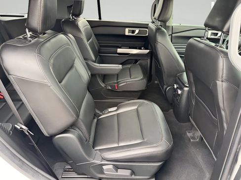 Used 2022 Ford Explorer XLT w/ Equipment Group 202A RWD image 18