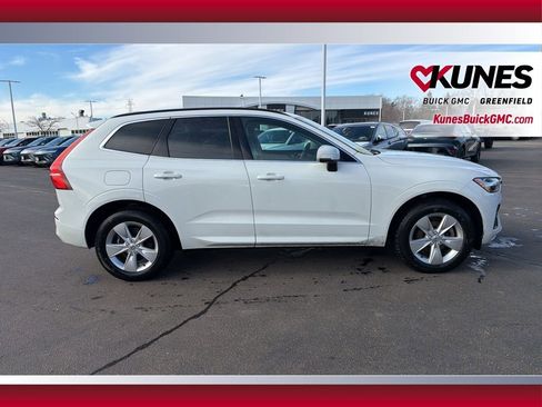 Used 2022 Volvo XC60 B5 Momentum image 4