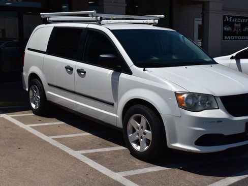 Used 2013 RAM C/V Tradesman image 9