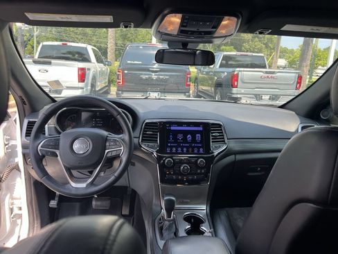 Used 2021 Jeep Grand Cherokee Laredo X RWD image 31