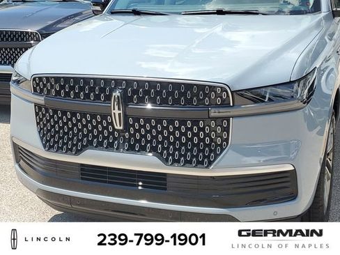 New 2026 Lincoln Navigator L Reserve AWD/4WD image 13