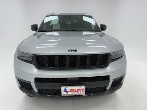 Used 2025 Jeep Grand Cherokee L Altitude image 3