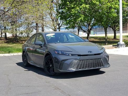 Used 2025 Toyota Camry SE FWD image 34