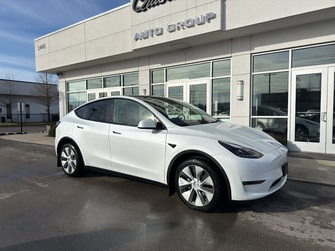 Used 2023 Tesla Model Y Long Range image 1