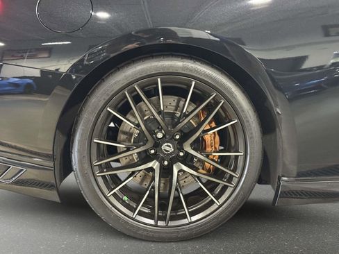 Used 2021 Nissan GT-R Premium image 16