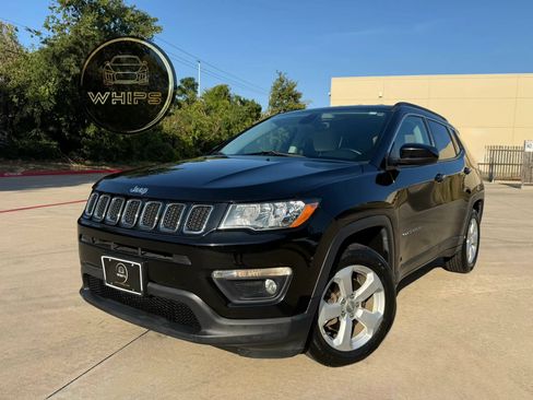 Used 2018 Jeep Compass Latitude w/ Cold Weather Group FWD image 1