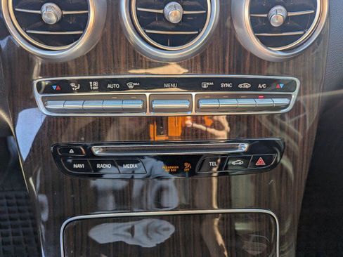 Used 2017 Mercedes-Benz GLC 300 4MATIC image 21