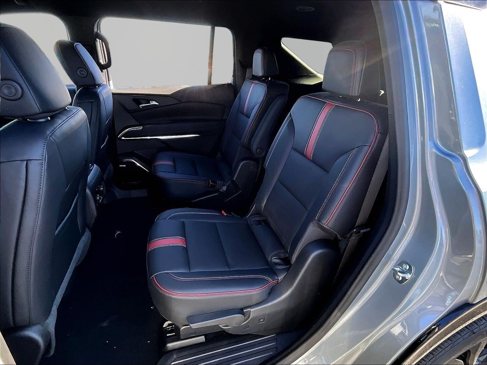 New 2027 Chevrolet Traverse RS w/ LPO, Floor Liner Package FWD image 18