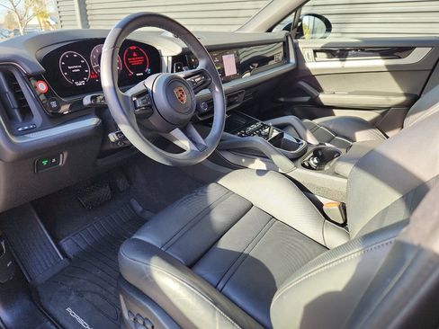 Certified 2024 Porsche Cayenne Coupe image 12