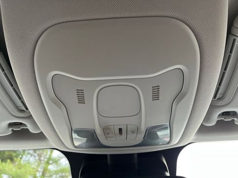 Used 2019 Jeep Renegade Latitude w/ Cold Weather Group image 26