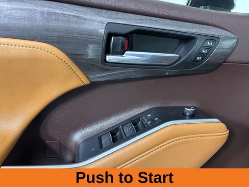 Used 2022 Toyota Highlander Platinum image 11
