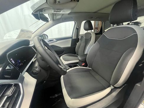 New 2025 Volkswagen Taos SE image 10