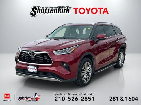 Used 2023 Toyota Highlander Platinum FWD image 1