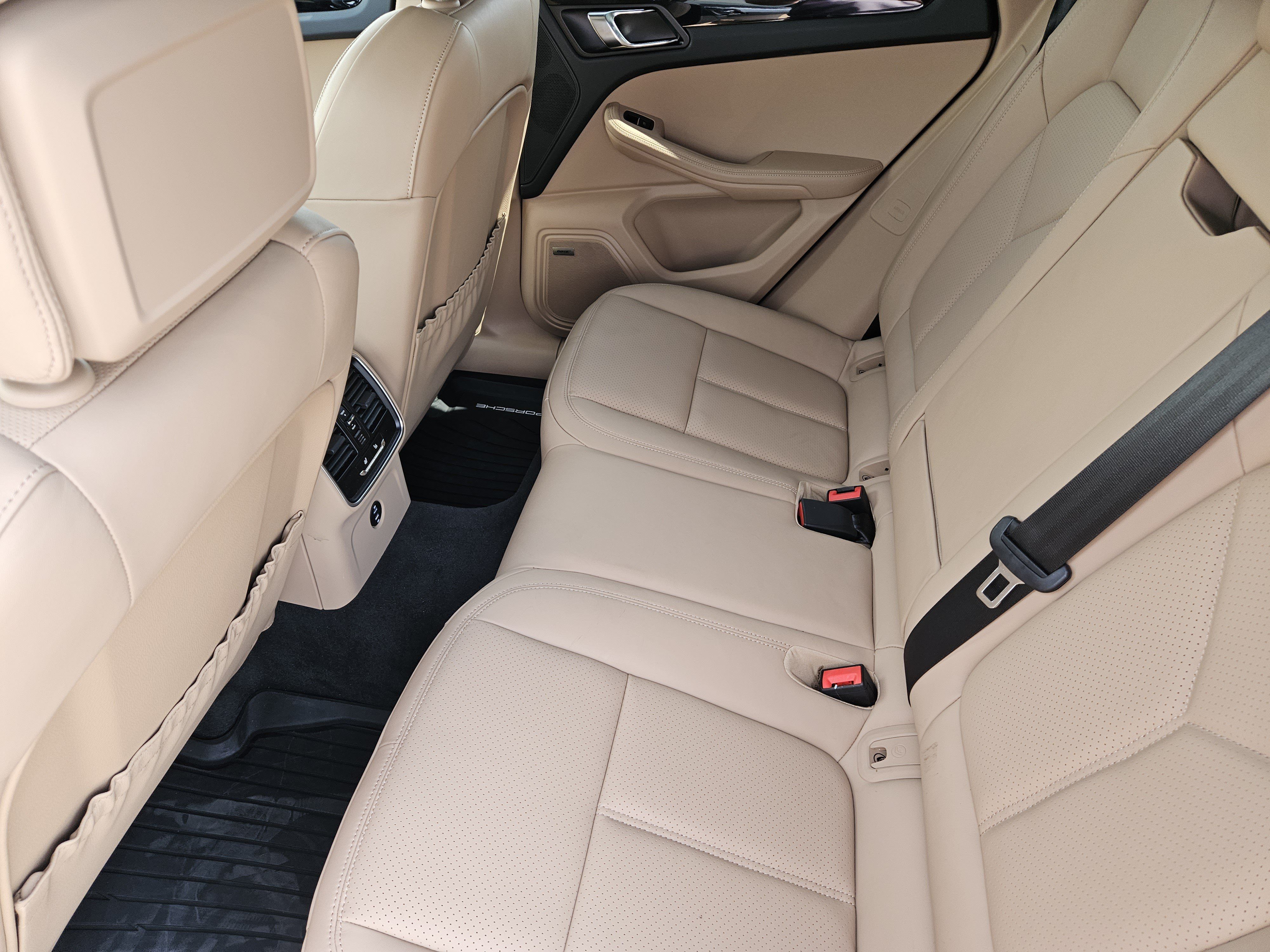 Certified 2026 Porsche Macan AWD/4WD image 28