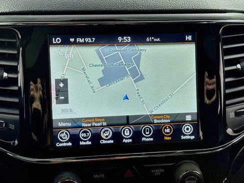 Used 2022 Jeep Grand Cherokee Laredo X AWD/4WD image 3