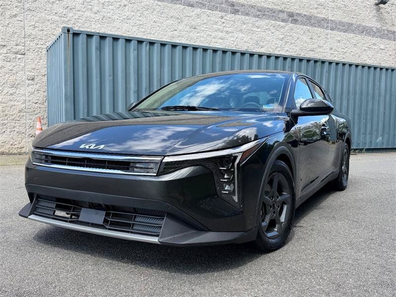 Used 2025 Kia K4 FWD image 1
