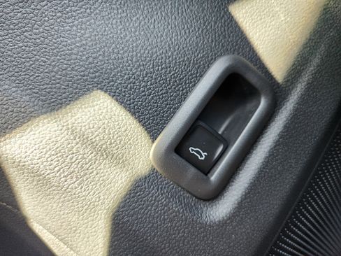 New 2025 Volkswagen Tiguan SE image 36