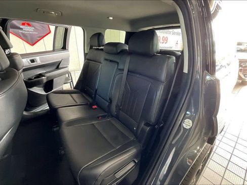 Used 2025 Hyundai Santa Fe SEL AWD/4WD image 14