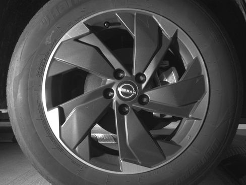 Used 2025 Nissan Rogue SV image 13