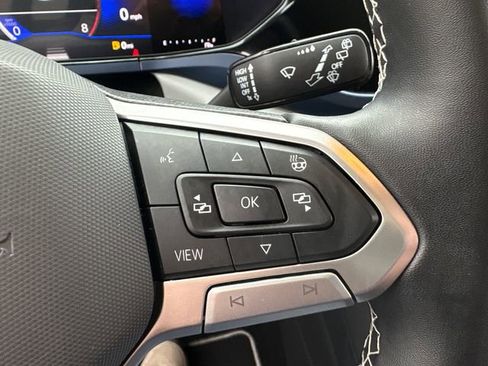 Used 2024 Volkswagen Taos SE image 31