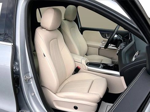 Certified 2025 Mercedes-Benz GLA 250 4MATIC image 32