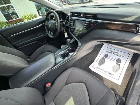 Used 2020 Toyota Camry LE FWD image 29