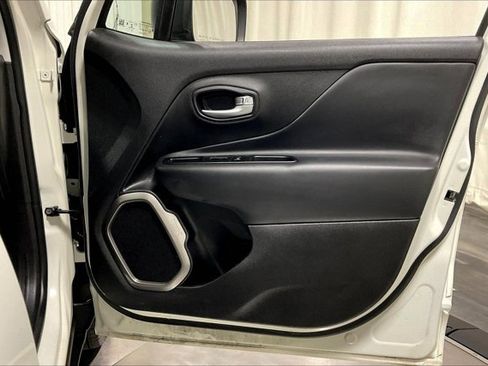 Used 2022 Jeep Renegade Latitude w/ Sun/Sound Group image 24