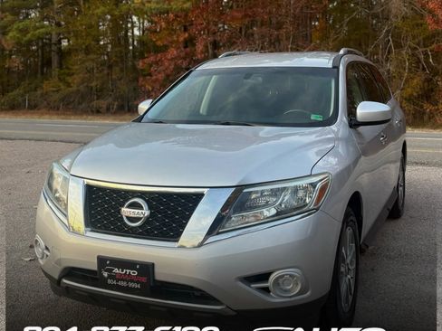Used 2013 Nissan Pathfinder SV image 1