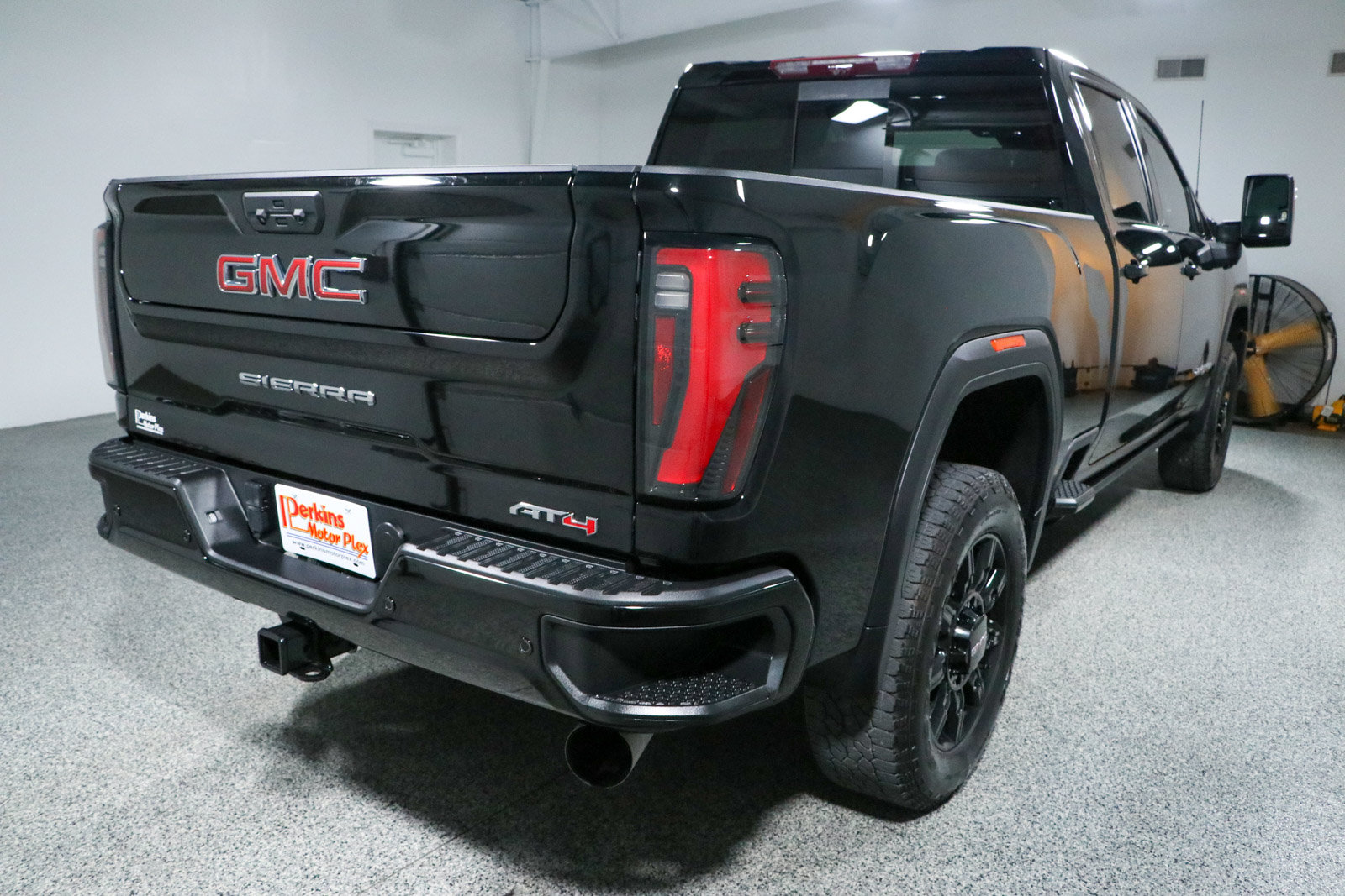 Used 2024 GMC Sierra 2500 AT4 w/ AT4 Premium Plus Package AWD/4WD image 7