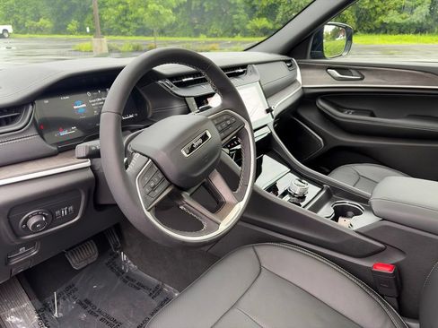 Used 2026 Jeep Grand Cherokee Limited AWD/4WD image 11