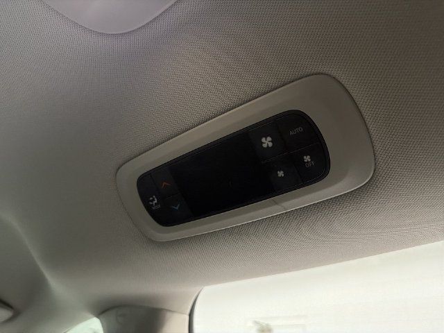 Used 2024 Chrysler Pacifica Touring-L FWD image 19