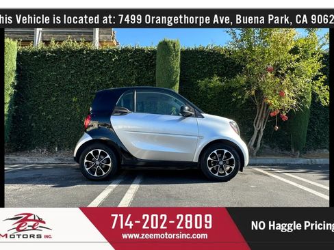 Used 2016 smart fortwo passion RWD image 6