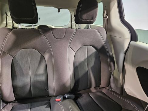 Used 2021 Chrysler Voyager L FWD image 14