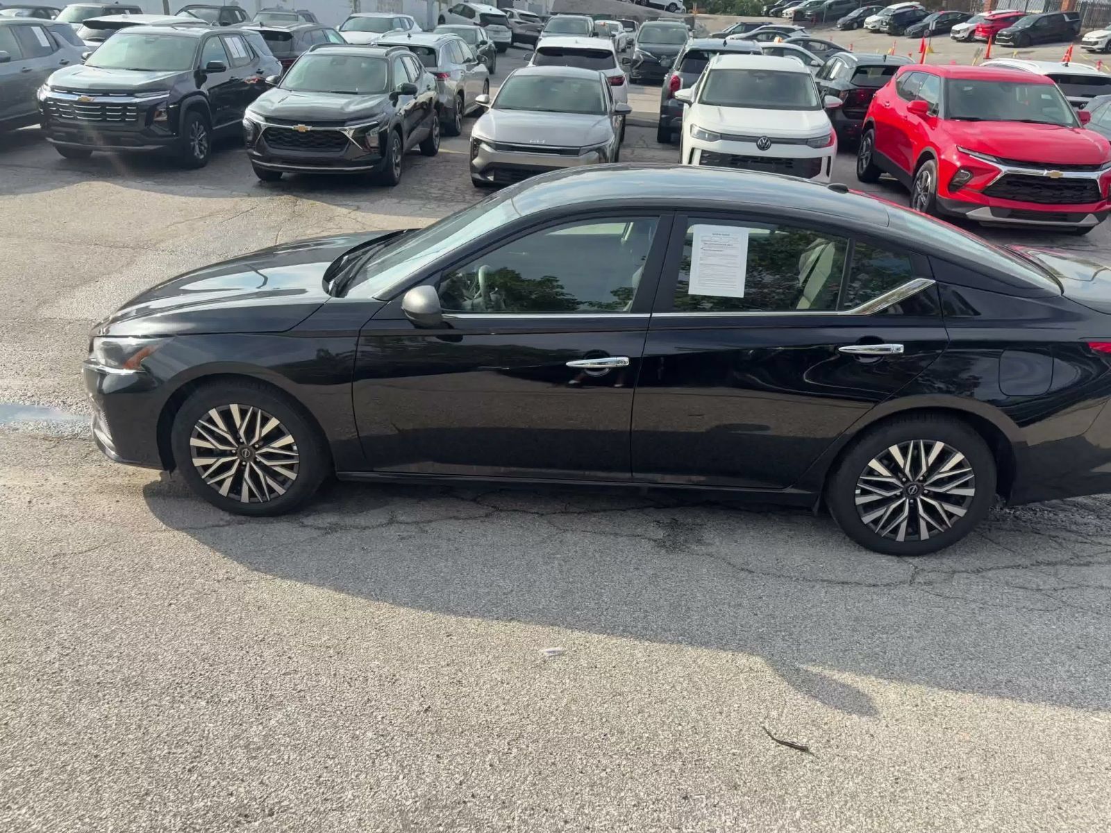 Used 2025 Nissan Altima 2.5 SV FWD image 8