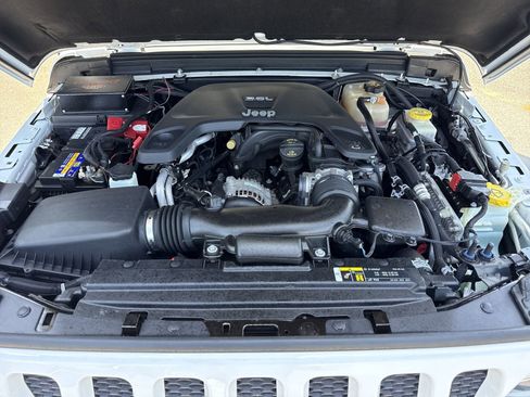 Used 2019 Jeep Wrangler Sport AWD/4WD image 29