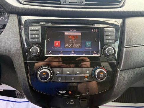 Used 2019 Nissan Rogue S FWD image 19