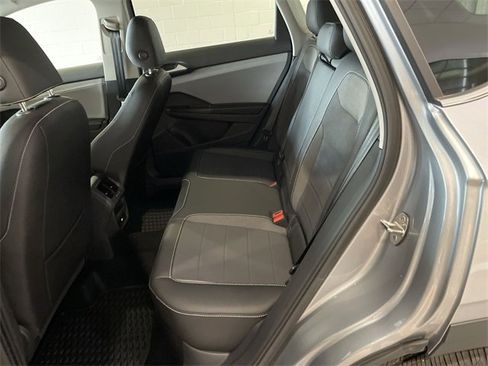 Used 2024 Volkswagen Taos SE image 12